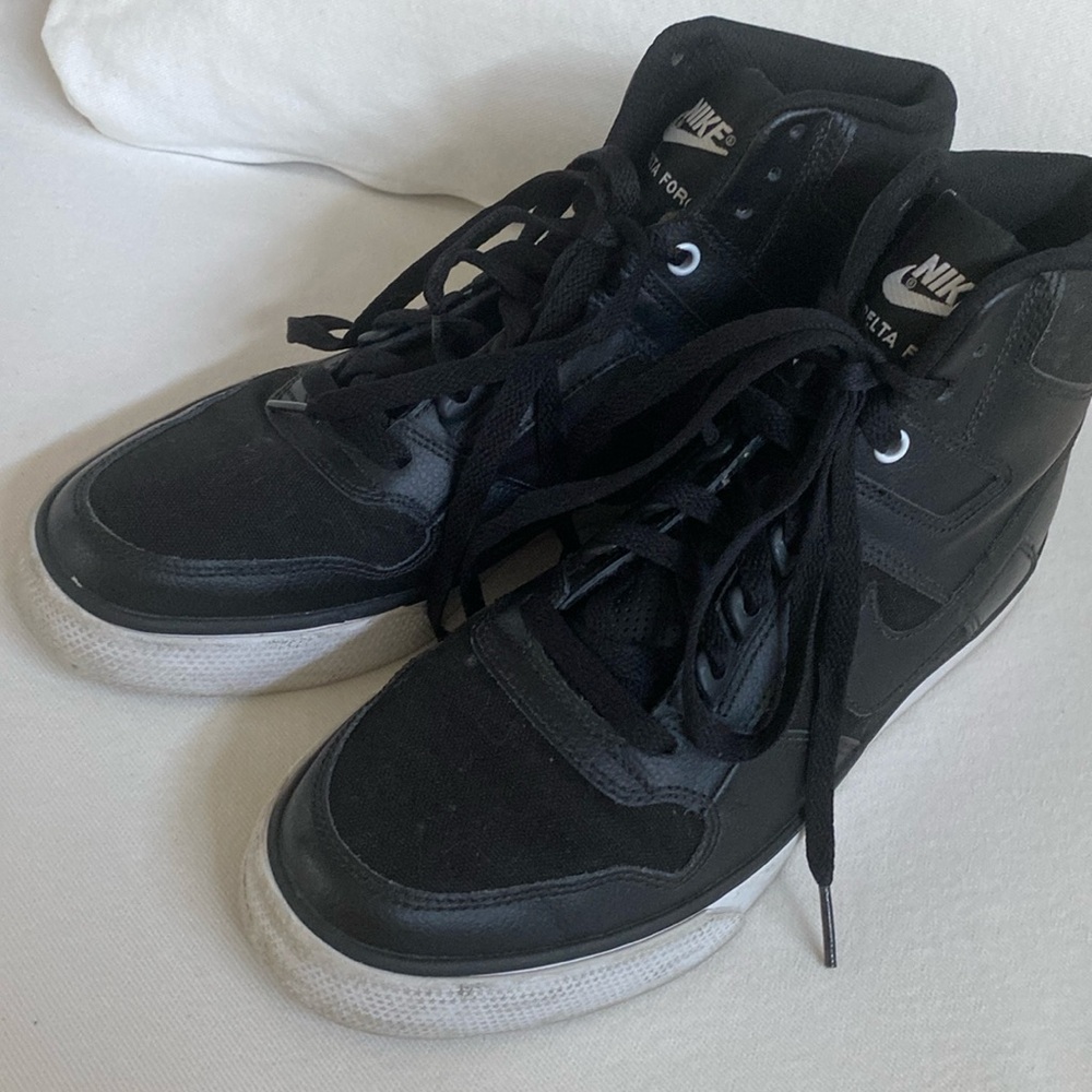 Nike Mens Delta Force high tops sz8